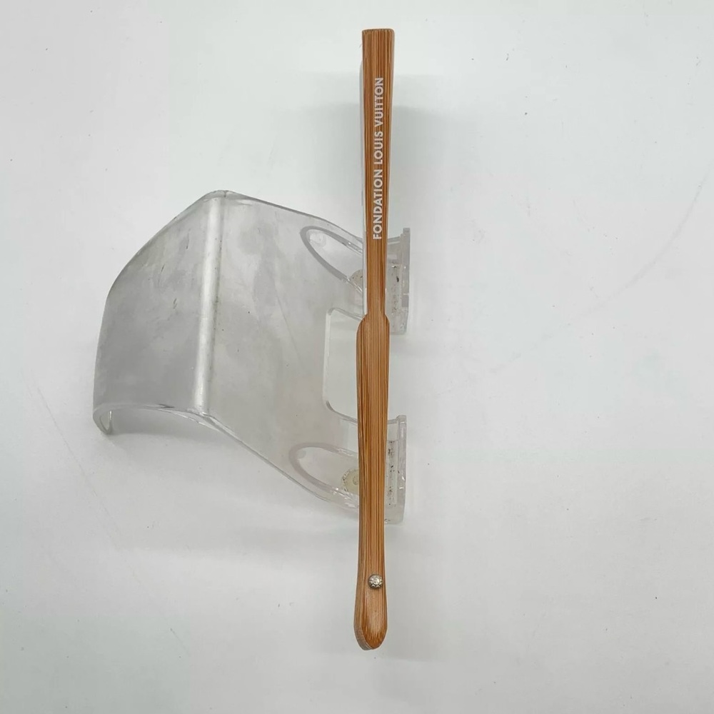 Louis Vuitton White and Brown Fan - Picture 13 of 13